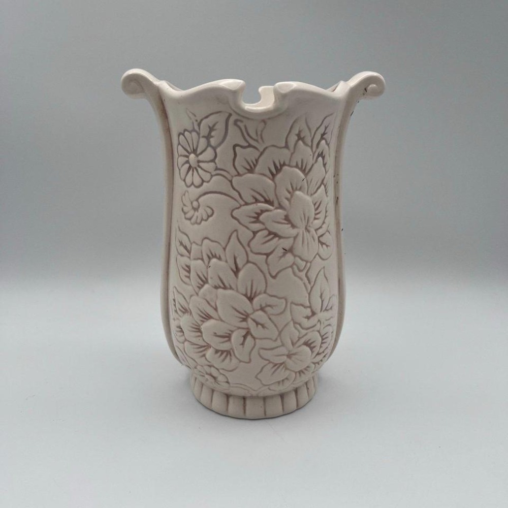 Red‎ Wing Pottery USA 1182 Ivory Floral Embossed Vase 7" Vintage Art Pottery